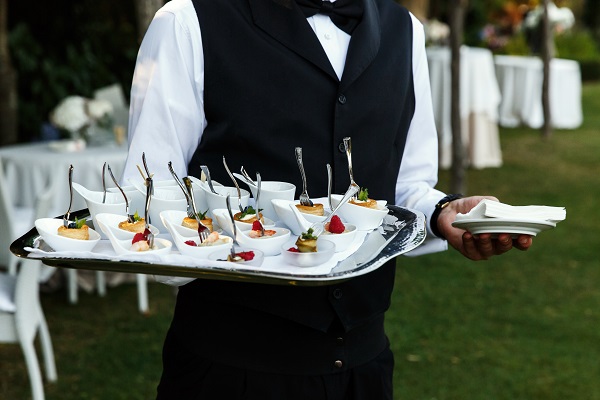 Catering per matrimoni: come personalizzare il menù per un giorno indimenticabile